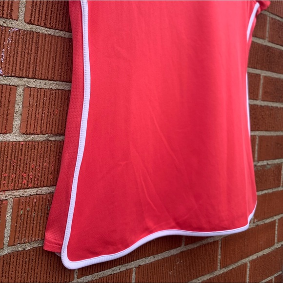 🎉HOST PICK!🎉NlKE💕performance pink and white v-neck t-shirt with mesh sides - Picture 3 of 9